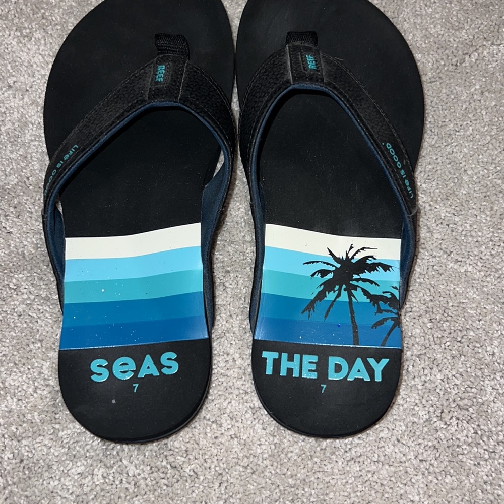 Men’s Size 7 Reef flip flops - Picture 2 of 3
